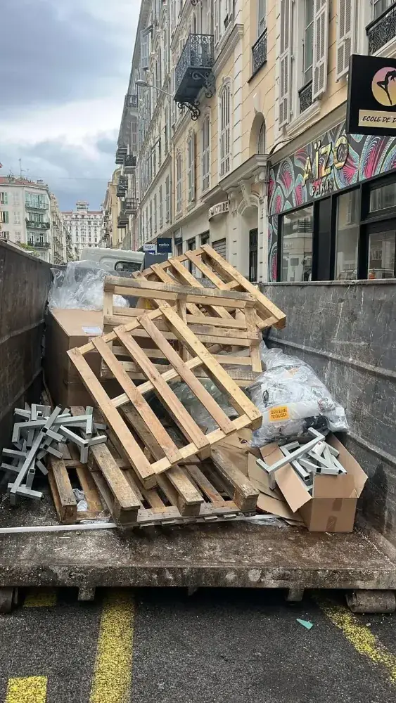 Location de benne pour encombrants et débarras à Nice